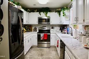 3027 Maple Ave, Burlington, NC 27215 - Photo 8