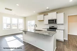 732 Springtooth Dr, Zebulon, NC 27597 - Photo 2