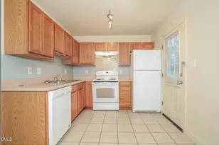 424 Jeffries St, Burlington, NC 27217 - Photo 6