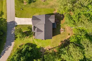 121 Roundrock Ln, Sanford, NC 27330 - Photo 8