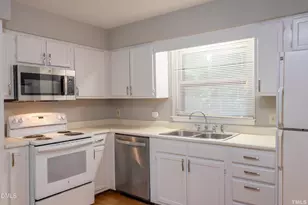 417 Landerwood Ln, Chapel Hill, NC 27517 - Photo 8