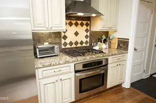 1105 Manchester Dr, Raleigh, NC 27609 - Photo 14