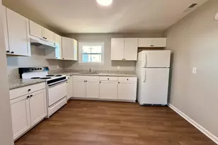 910 E Divine St, Dunn, NC 28334 - Photo 4