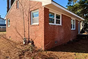 910 E Divine St, Dunn, NC 28334 - Photo 12