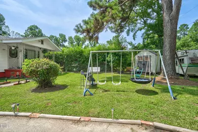 209 SE Railroad Street, Whitakers, NC 27891 - Photo 2