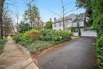 208 Hempstead Place, Charlotte, NC 28207 - Photo 2