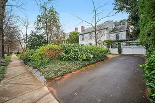 208 Hempstead Pl, Charlotte, NC 28207 - Photo 2