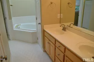 113 Parkwalk Ct, Cary, NC 27519 - Photo 6