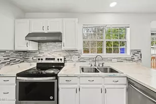 215 Trailview Dr, Cary, NC 27513 - Photo 4