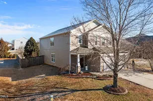 613 Collington Dr, Mebane, NC 27302 - Photo 2