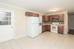 429 Lakeshore Dr, Hillsborough, NC 27278 - Photo 8