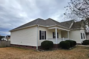 7 Edgewater Dr, Smithfield, NC 27577 - Photo 2