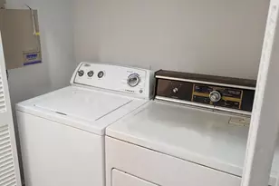 1306 Hampshire Ct, Raleigh, NC 27612 - Photo 12