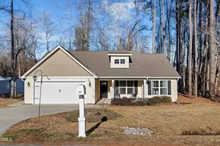 102 Lakeview Dr, Four Oaks, NC 27524 - Photo 2