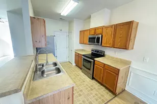 608 Carlton Commons Ln, Cary, NC 27519 - Photo 6