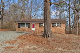 703 Burgess Cir, Broadway, NC 27505 - Photo 4