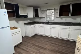 904 E Pope St, Dunn, NC 28334 - Photo 4