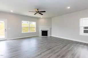 526 Middleton Ct, Sanford, NC 27330 - Photo 10