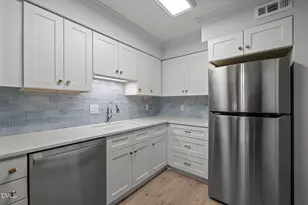 302 Oak Tree Dr, Chapel Hill, NC 27517 - Photo 8