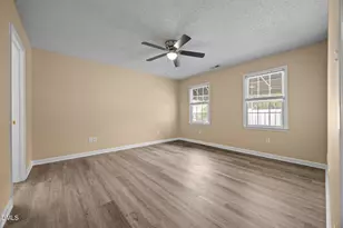 101 Fairwoods Ct, Dunn, NC 28334 - Photo 2