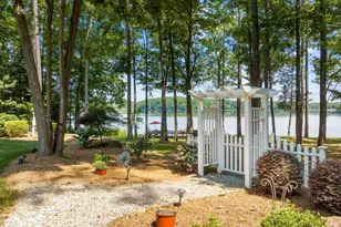 901 Edgewater Dr, Garner, NC 27529 - Photo 4