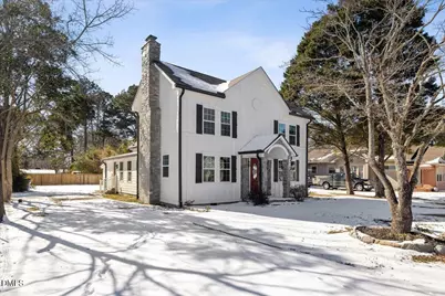 305 W Canary Street, Dunn, NC 28334 - Photo 2