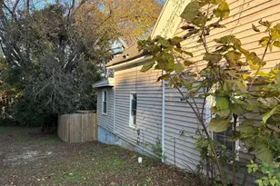 204 W Hill St, Benson, NC 27504 - Photo 4