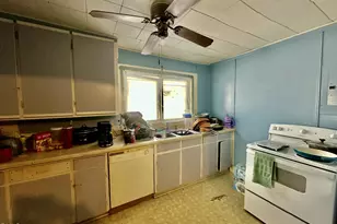 142 Yarborough St, Roxboro, NC 27573 - Photo 6