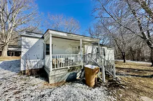 142 Yarborough St, Roxboro, NC 27573 - Photo 2