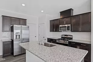 421 Venetian Dr, Sanford, NC 27332 - Photo 8