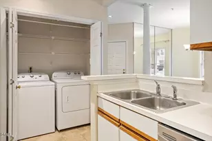 1001 Brighthurst Dr, Raleigh, NC 27605 - Photo 20