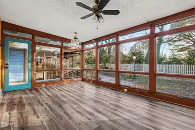 210 E Holt Street, Smithfield, NC 27577 - Photo 6