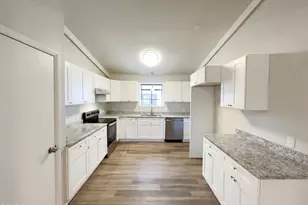 805 Wedgewood Ave, Zebulon, NC 27597 - Photo 2