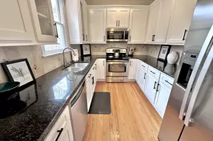 226 Edgewater Cir, Chapel Hill, NC 27516 - Photo 10