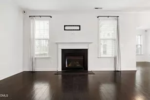 8121 Fieldcrest Ln, Fuquay Varina, NC 27526 - Photo 8