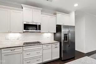 8121 Fieldcrest Ln, Fuquay Varina, NC 27526 - Photo 12