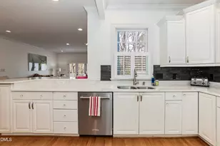 2833 Claremont Rd, Raleigh, NC 27608 - Photo 16