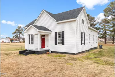 305 E Harnett Street, Benson, NC 27504 - Photo 2