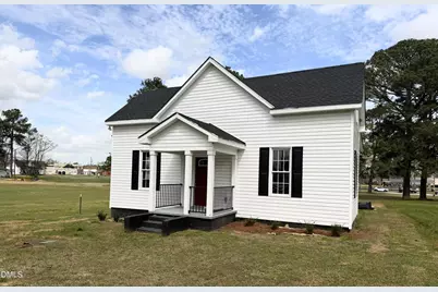 305 E Harnett Street, Benson, NC 27504 - Photo 2