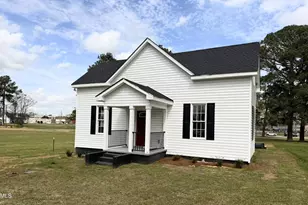 305 E Harnett St, Benson, NC 27504 - Photo 2