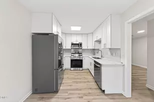 6906 Saxby Ct, Raleigh, NC 27613 - Photo 6