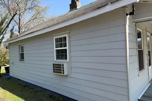 631 Marshall St, Henderson, NC 27536 - Photo 2