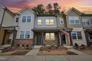 694 Wickham Ridge Rd, Apex, NC 27539 - Photo 2