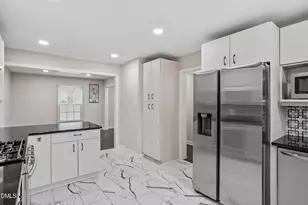 305 E Millbrook Rd, Raleigh, NC 27609 - Photo 8