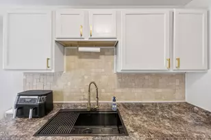 2708 Plainsfield Cir, Raleigh, NC 27610 - Photo 16