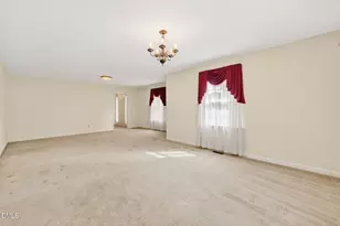 808 Chestnut Dr, Smithfield, NC 27577 - Photo 16