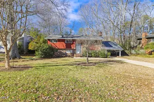 908 Tanglewood Dr, Cary, NC 27511 - Photo 2