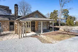 2609 Davis St, Raleigh, NC 27608 - Photo 2