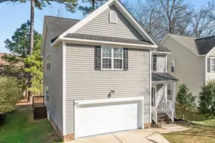 835 Brookhannah Ct, Fuquay Varina, NC 27526 - Photo 2