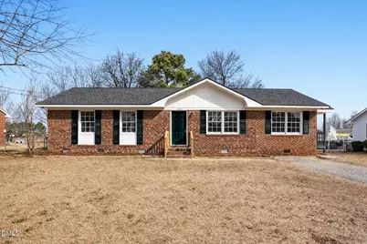 1120 W Pope Street, Benson, NC 27504 - Photo 2